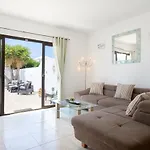 Linda Villa *
